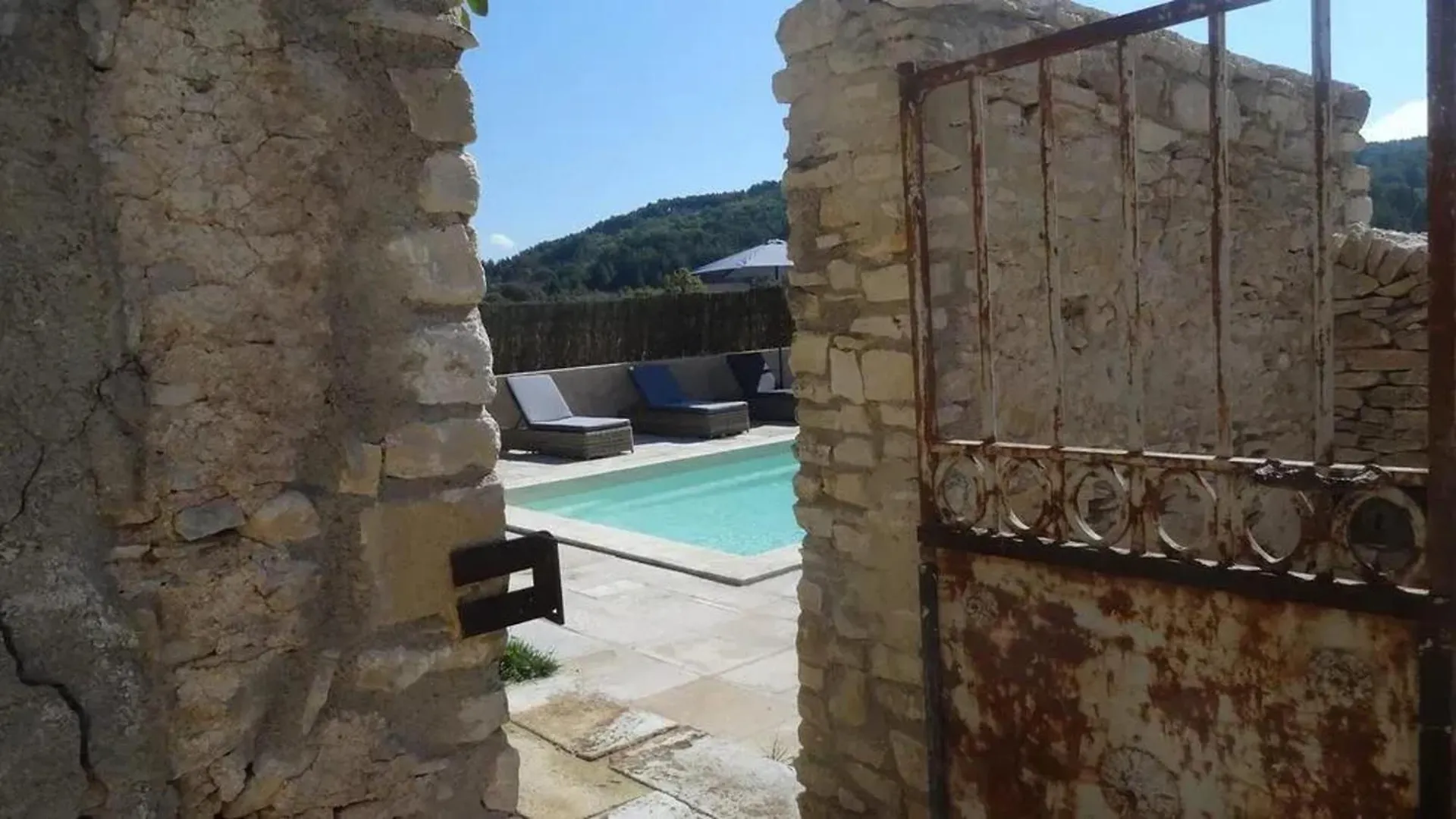 Villa En Provence Avec Piscine Et Grand Jardin A Saint Saturnin Les Apt France